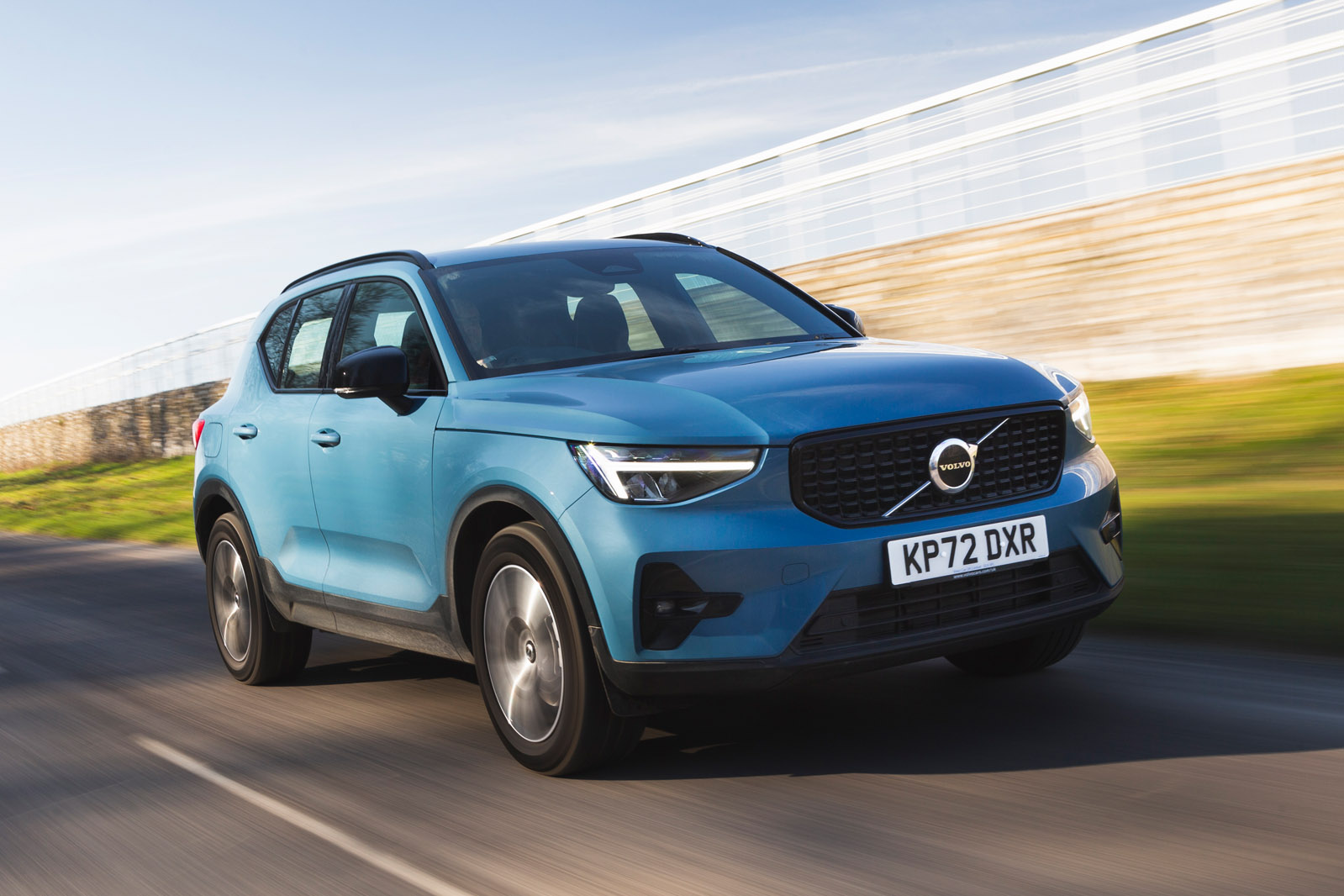 00010 top 10 small suvs rt 2024 volvo xc40
