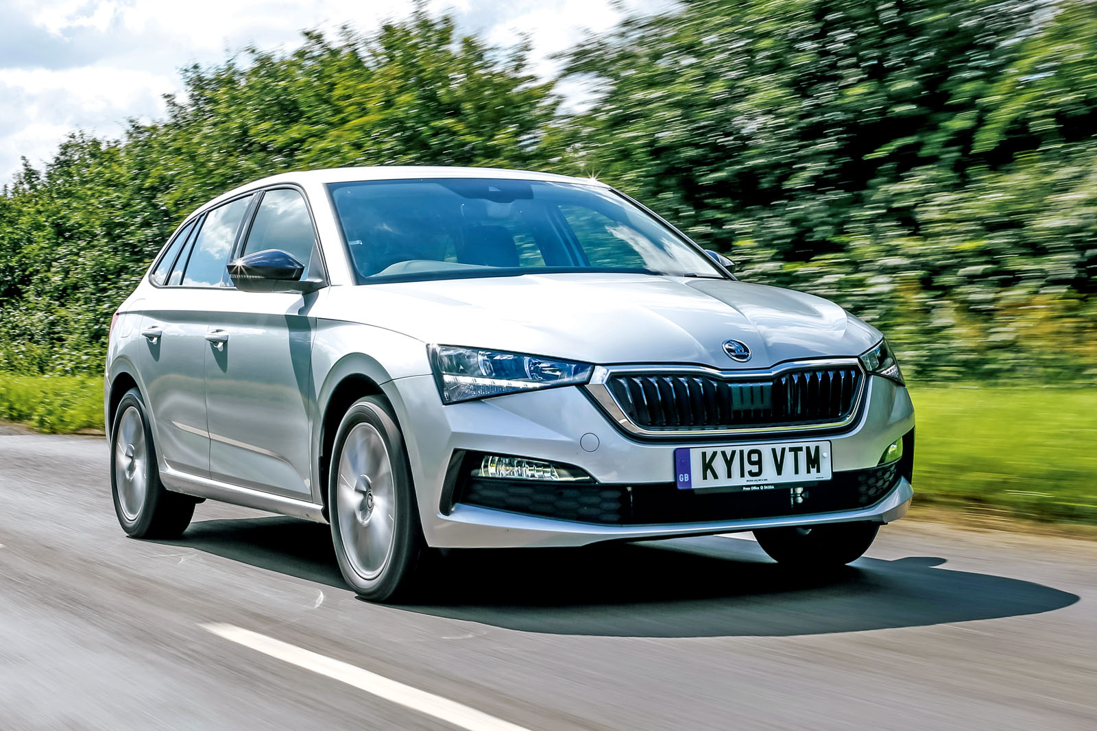 1 skoda scala 2019 rt hero front