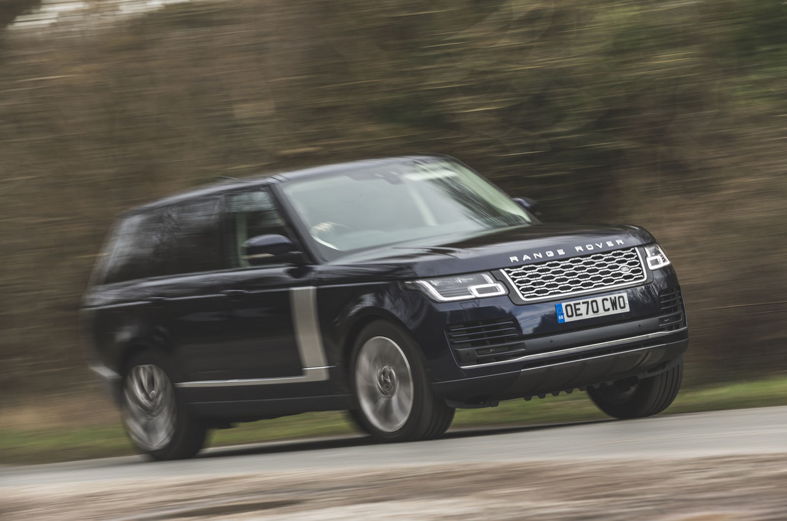 2020 range rover cornering front