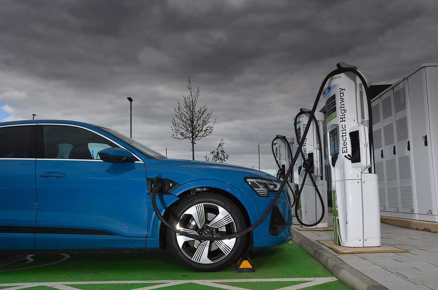audi e tron charging 0