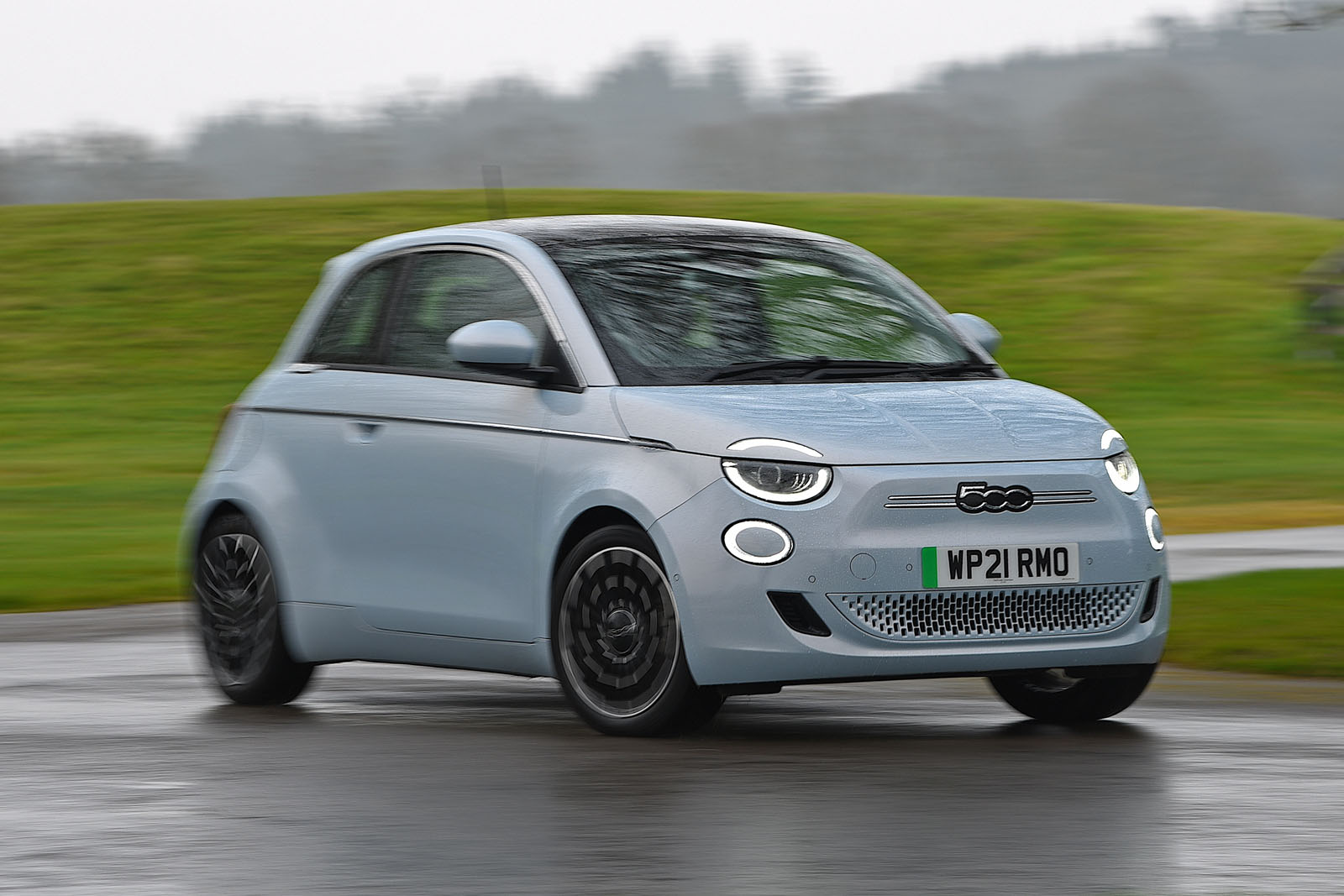 fiat 500e front quarter turning