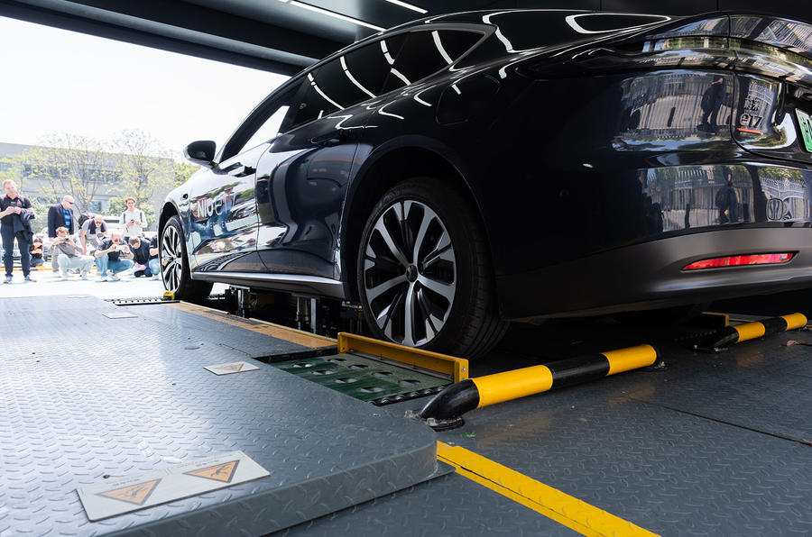 geely nio battery swap