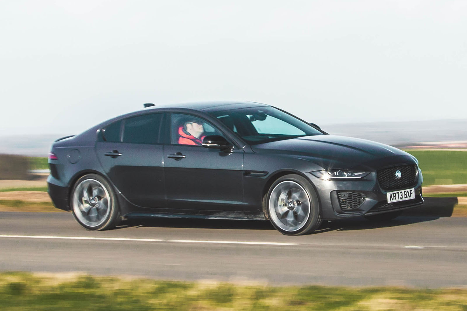 jaguar xe front quarter tracking