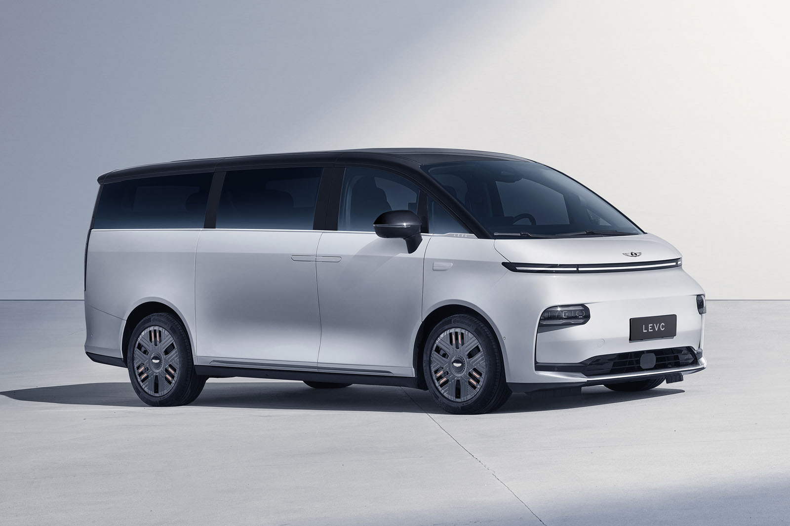 levc l380 front quarter static