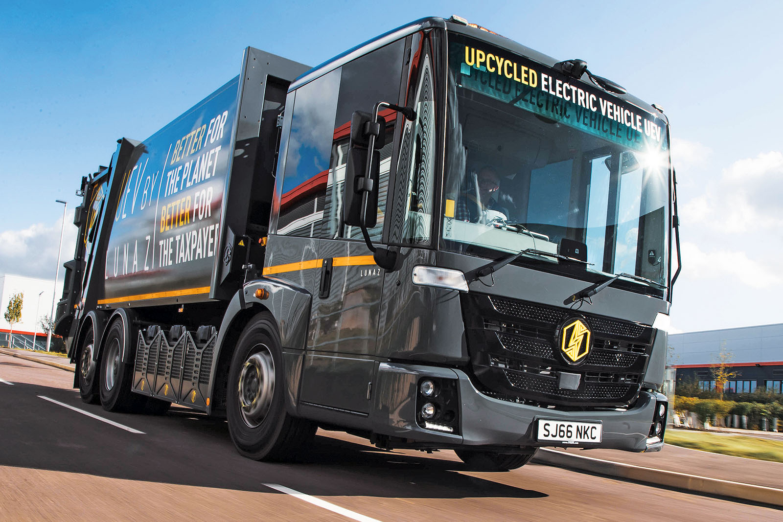 lunaz bin lorry front three quarter lead