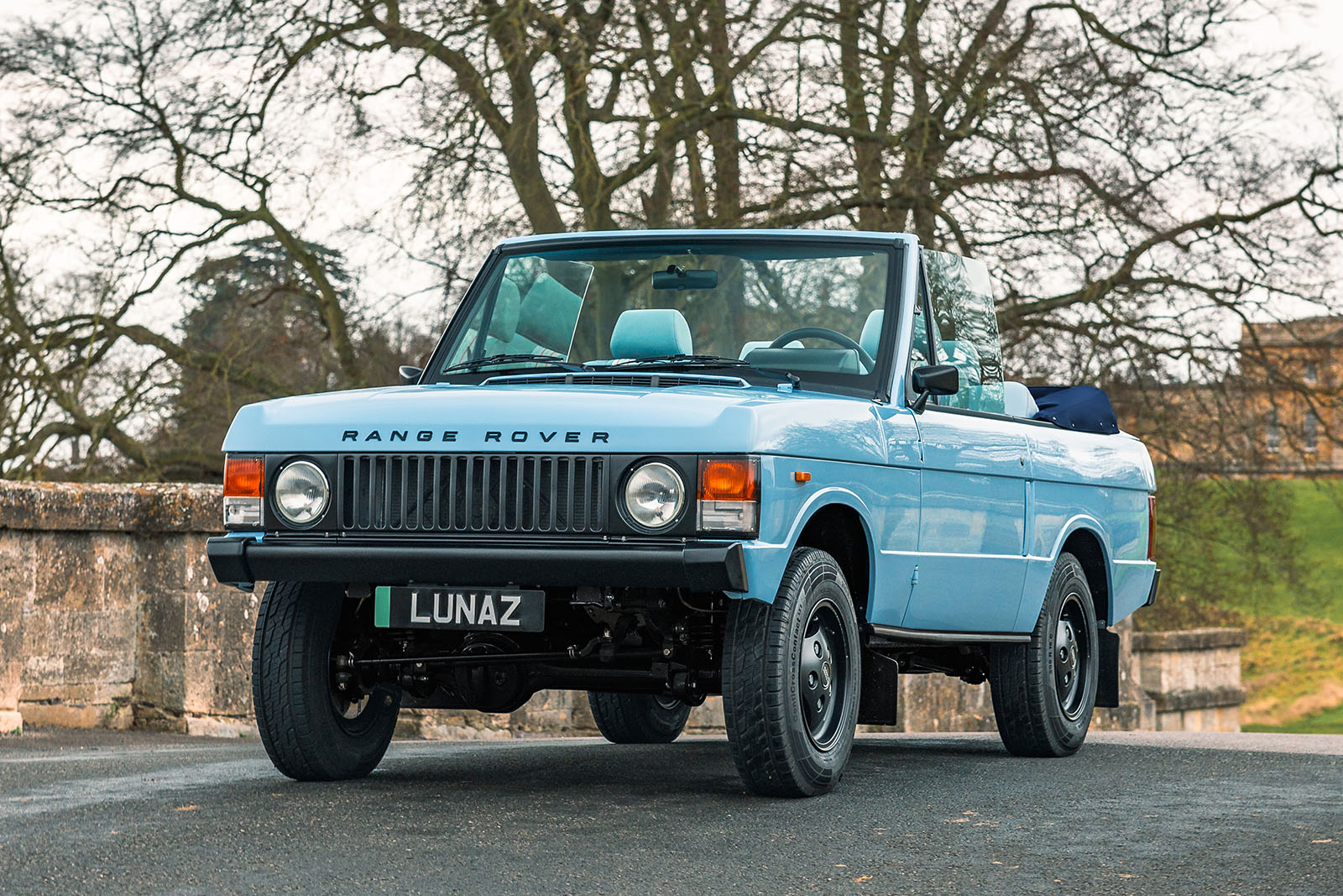lunaz electric range rover safari front three quarter static