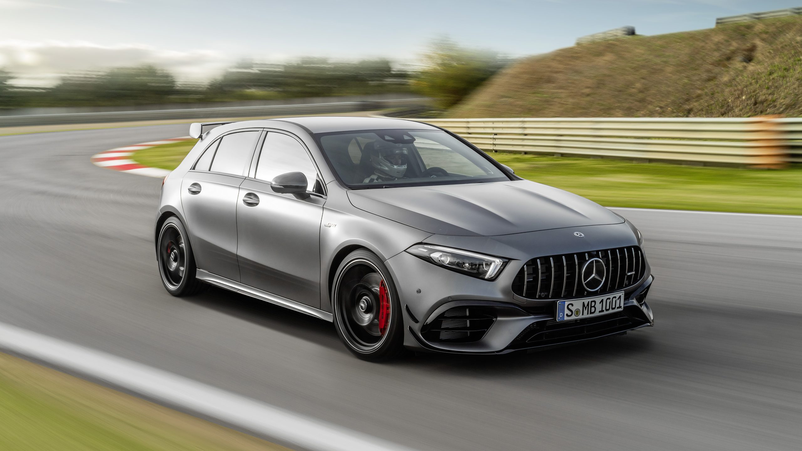 Mercedes-AMG A45 in tuning from Renntech issues 592 “horses” on dyno stand