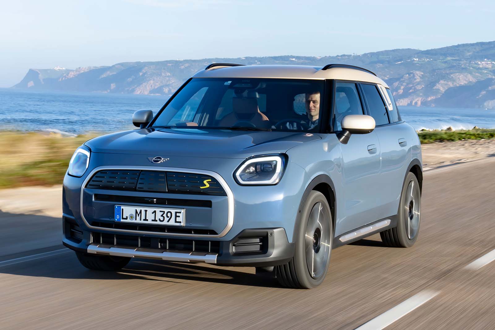 mini countryman ev front three quarter lead