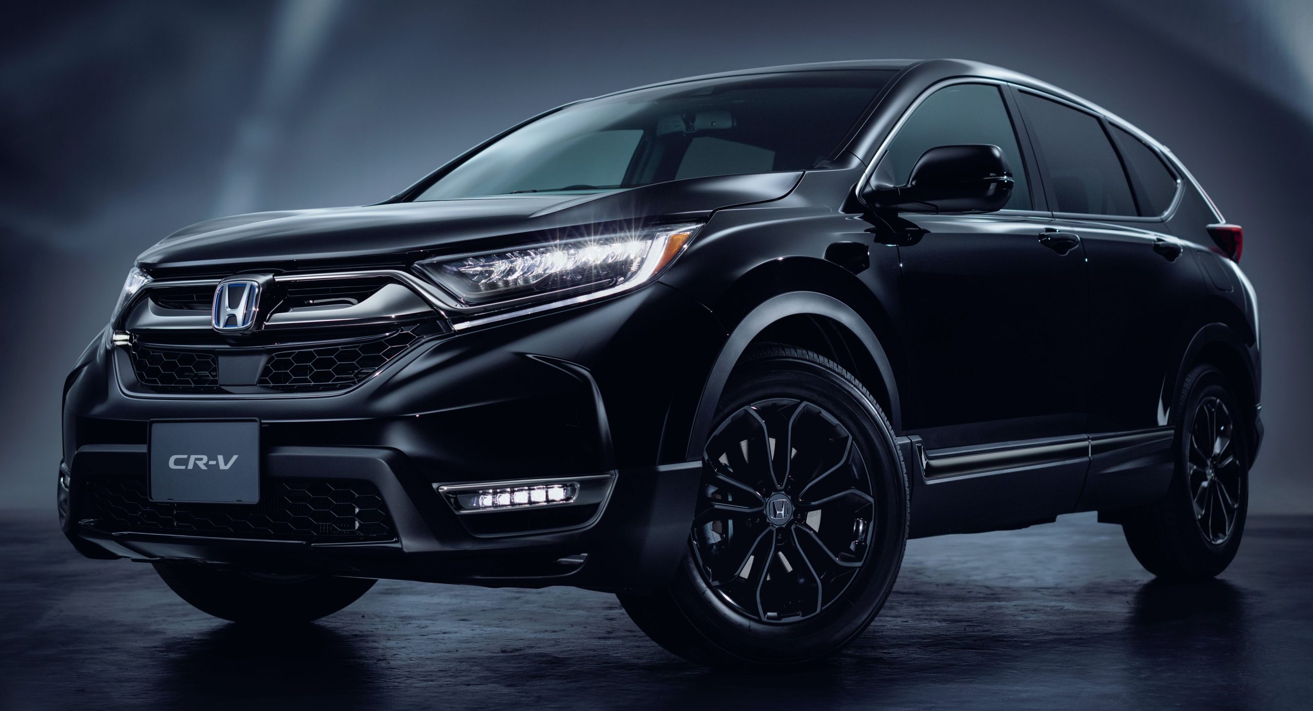 Off-road Honda CR-V Black Edition debuted at a tuning show in Tokyo