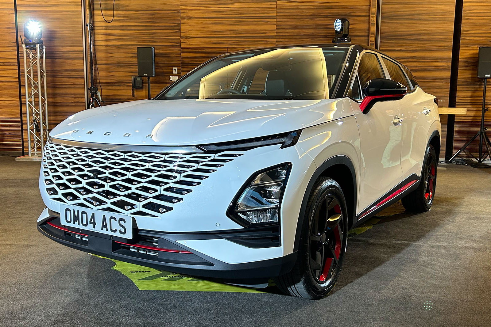 omoda 5 front three quarter