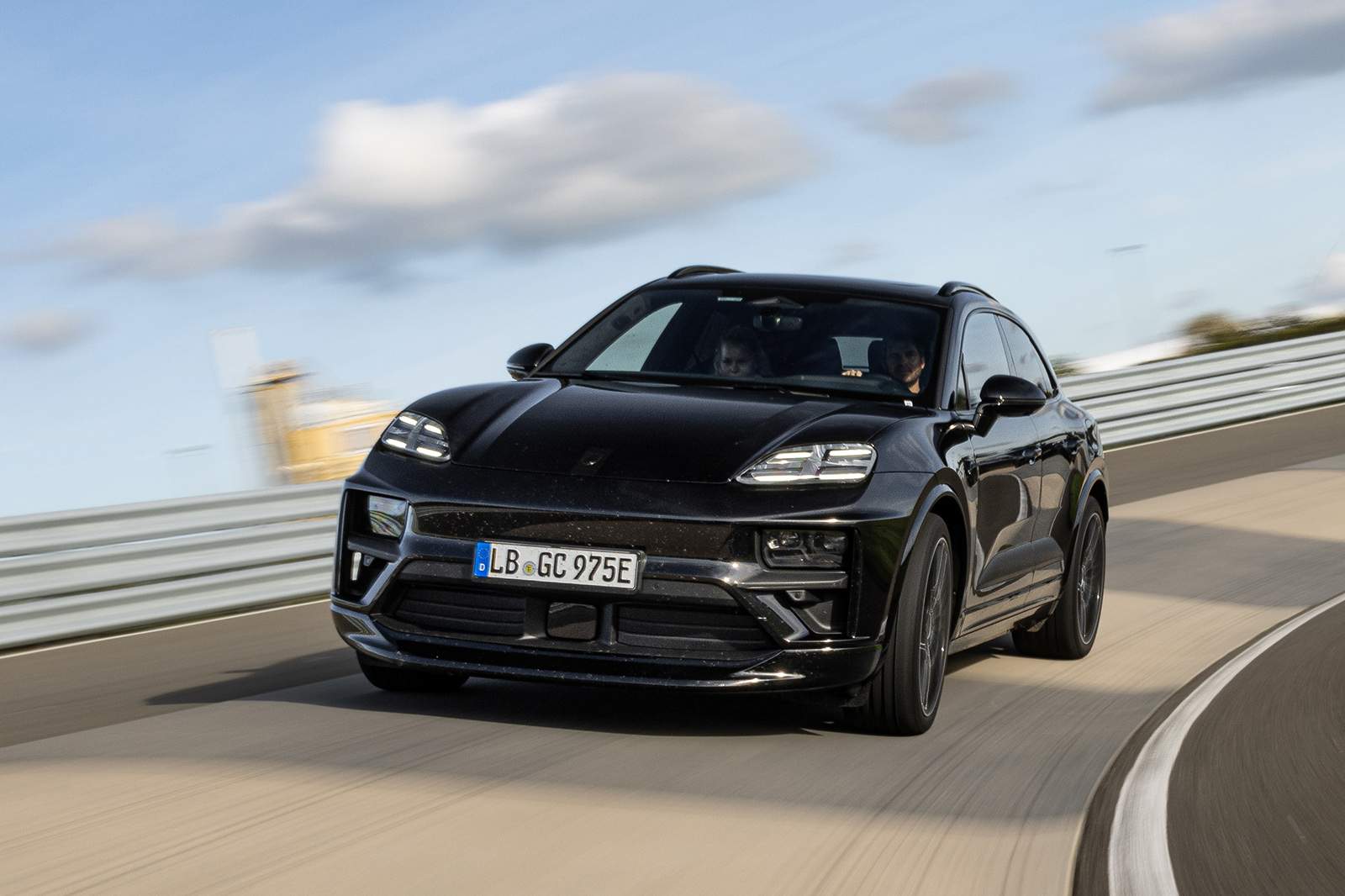 porsche macan prototype 2023 41 0