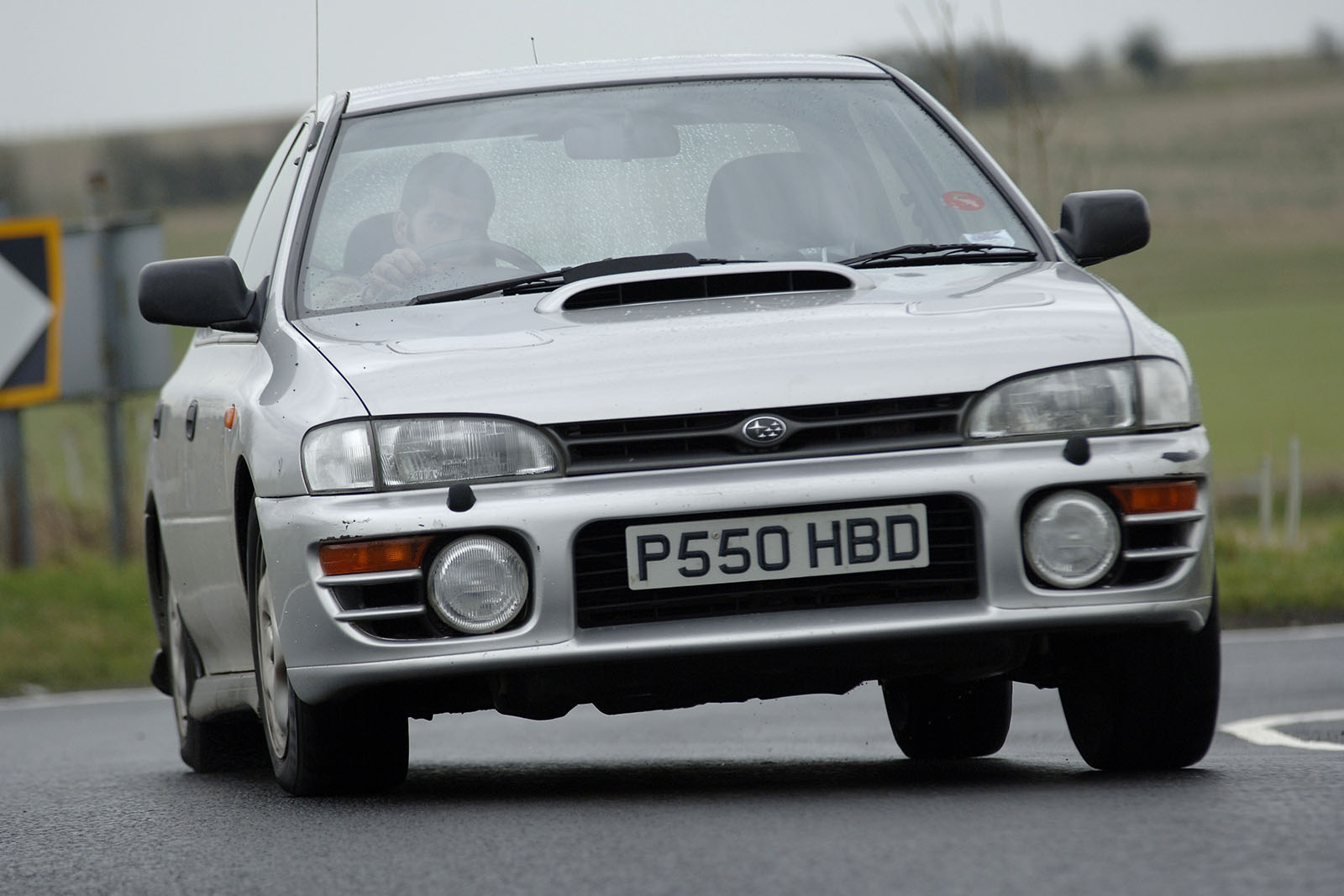 subaru impreza 2000 turbo front