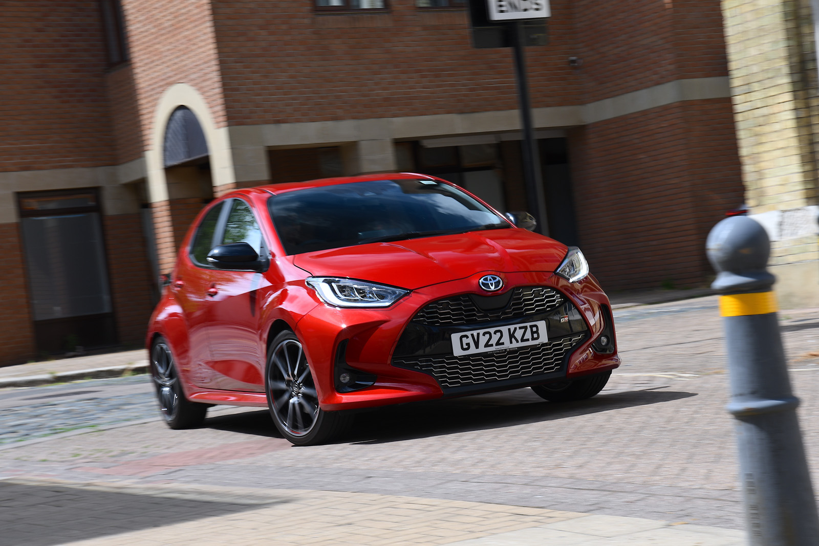 toyota yaris front lead