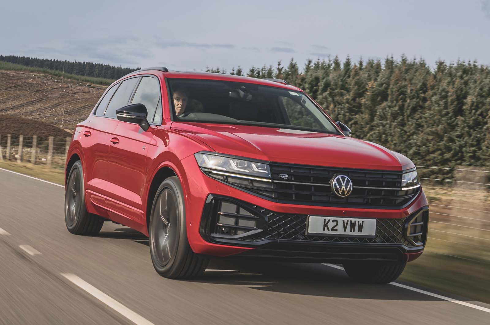 volkswagen touareg 2023 hero front 0
