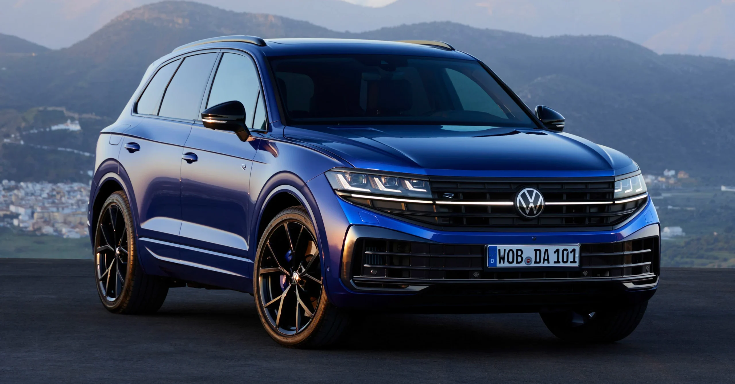 2023 Volkswagen Touareg R eHybrid facelift 1 scaled